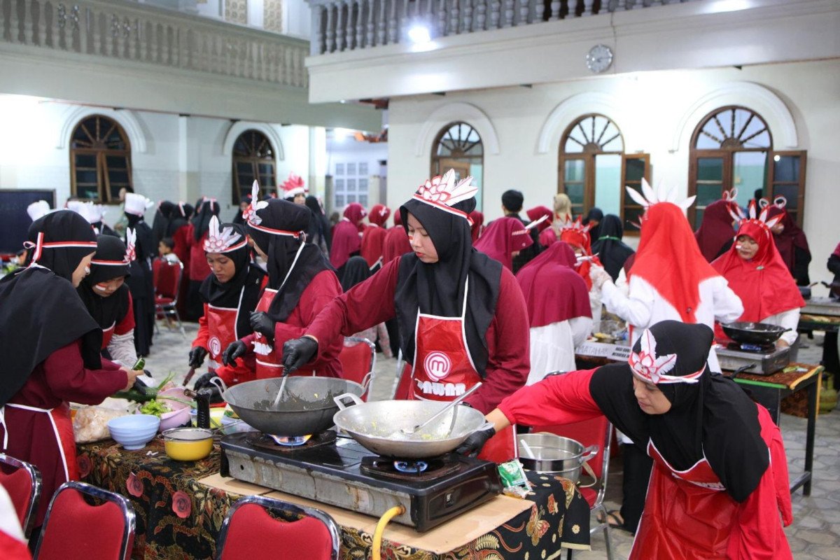 Begini Cara Ponpes Al Ubaidah Meriahkan HUT RI, Ajak Para Ibu Lomba Memasak