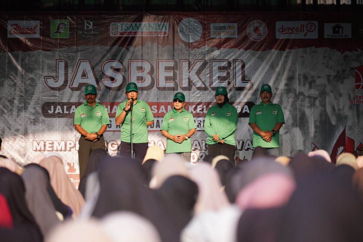 Peringati Hari Pahlawan, Ponpes Al Ubaidah Meriahkan Dengan Jalan Sehat