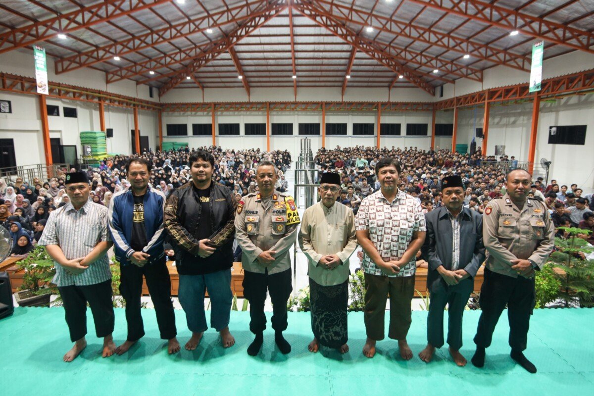 Ribuan Generasi Muda dan Santri Ponpes Al Ubaidah Ramaikan Ngaji Akhir Tahun