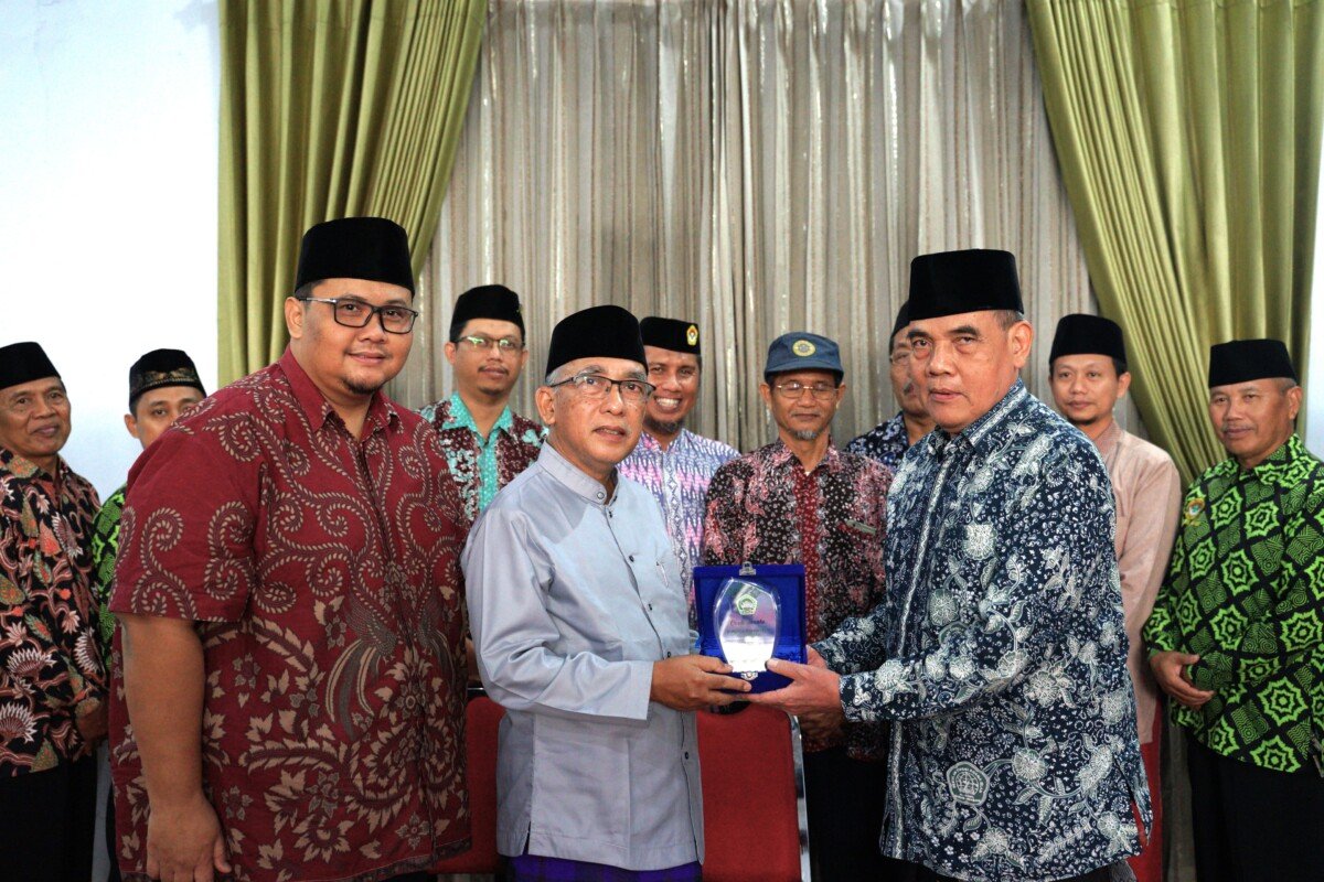 Pengasuh Ponpes Sunan Ngerang Nahjatus Sholihin Kunjungi Ponpes Al Ubaidah