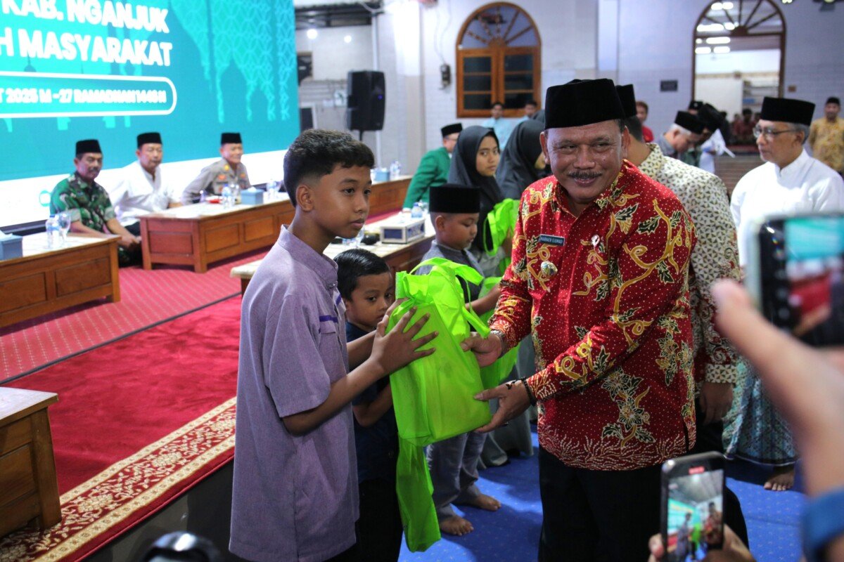 Hadiri Santunan Anak Yatim di Ponpes Al Ubaidah, Bupati Nganjuk Apresiasi Wawasan Kebangsaan Para Santri
