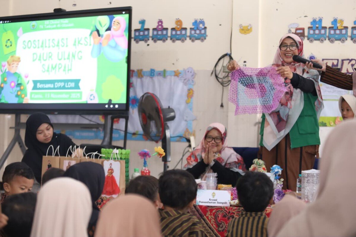 Bangun Karakter Anak, Ponpes Al Ubaidah Edukasi  Daur Ulang Sampah Sejak Dini