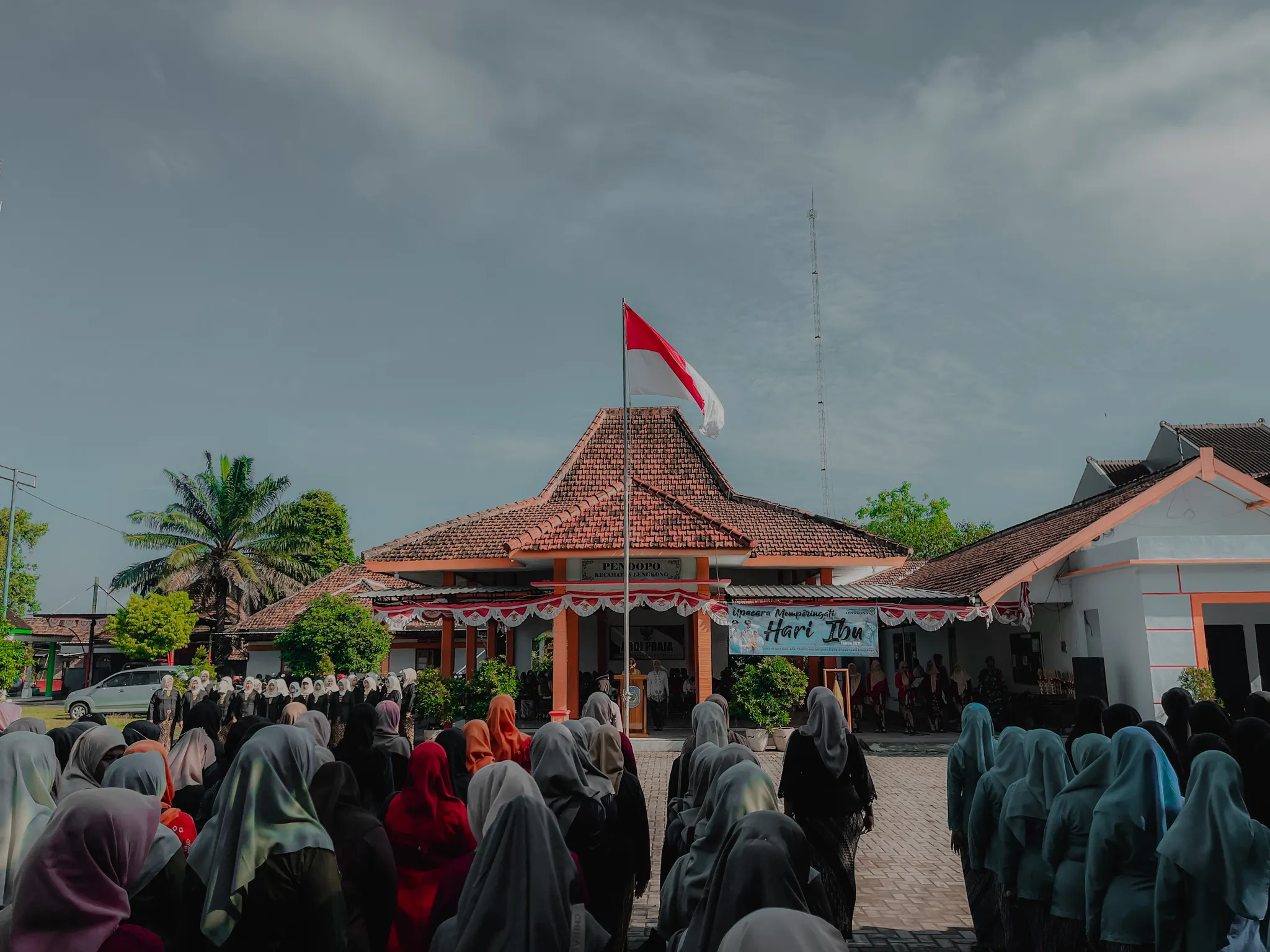 Santri Putri Ponpes Millenium Alfiena Meriahkan Peringatan Hari Ibu