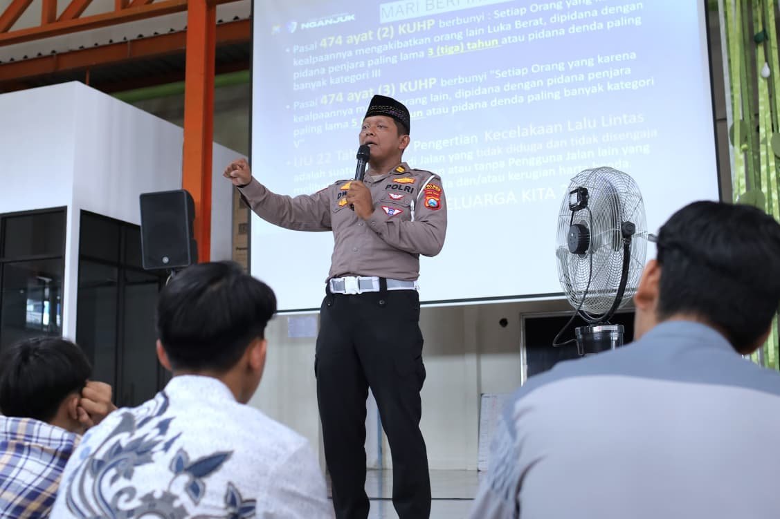 Polres Nganjuk Sosialisasikan Tata Tertib Lalu Lintas di Ponpes Al Ubaidah