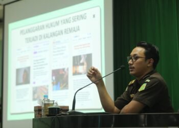 Kejari Nganjuk Ingatkan Santri Ponpes Al Ubaidah Terkait Bahaya Kenakalan Remaja