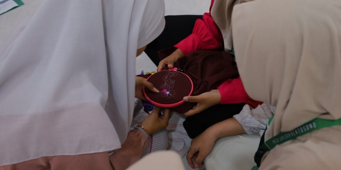 Ponpes Al Ubaidah Helat Pelatihan Seni Sulam Latih Kemandirian Generasi Muda