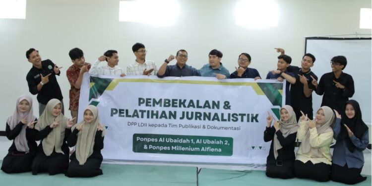 Pelatihan Jurnalistik Ponpes Al Ubaidah Ajak Gen Z Berdakwah Lewat Pemberitaan