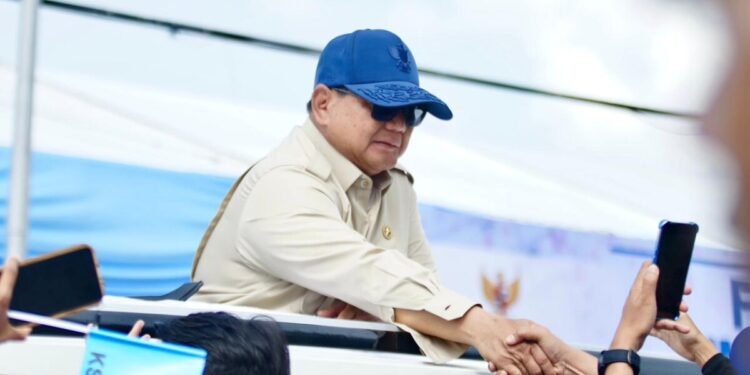 Santri Ponpes Al Ubaidah Antusias Sambut Presiden RI di Nganjuk