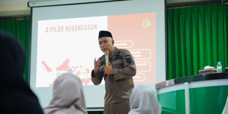 Kejari Nganjuk Bekali Santri Ponpes Al Ubaidah dengan Wawasan 4 Pilar Kebangsaan