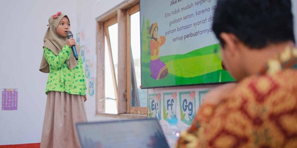 Siswa Kelas 1 SD Al Ubaidah Tampil Percaya Diri Presentasikan 29 Karakter Luhur