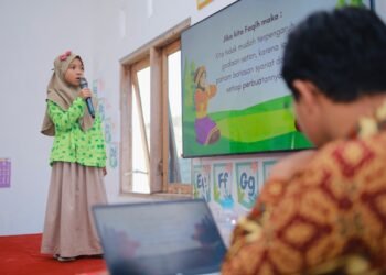 Siswa Kelas 1 SD Al Ubaidah Tampil Percaya Diri Presentasikan 29 Karakter Luhur