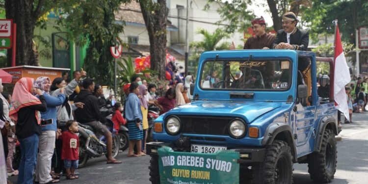 Ratusan Santri Ponpes Al Ubaidah Meriahkan Kirab Budaya Nganjuk