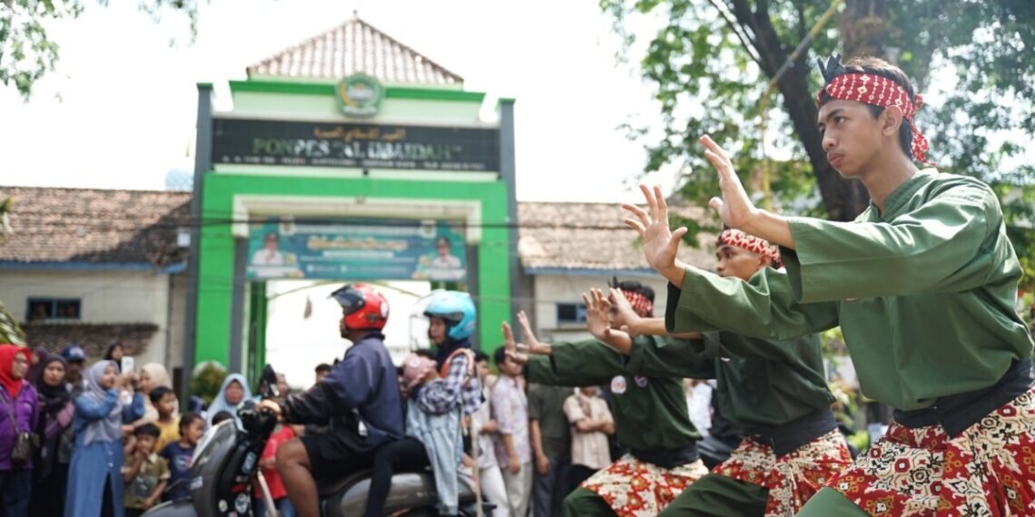 Barisan Pesilat Iringi Kirab Budaya di Kertosono, Tampilkan Harmoni dalam Perbedaan