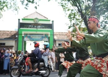 Barisan Pesilat Iringi Kirab Budaya di Kertosono, Tampilkan Harmoni dalam Perbedaan