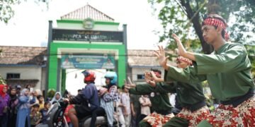 Barisan Pesilat Iringi Kirab Budaya di Kertosono, Tampilkan Harmoni dalam Perbedaan