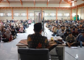 STIKES Semarang Motivasi Santri Al Ubaidah Jadi SDM Profesional Religius