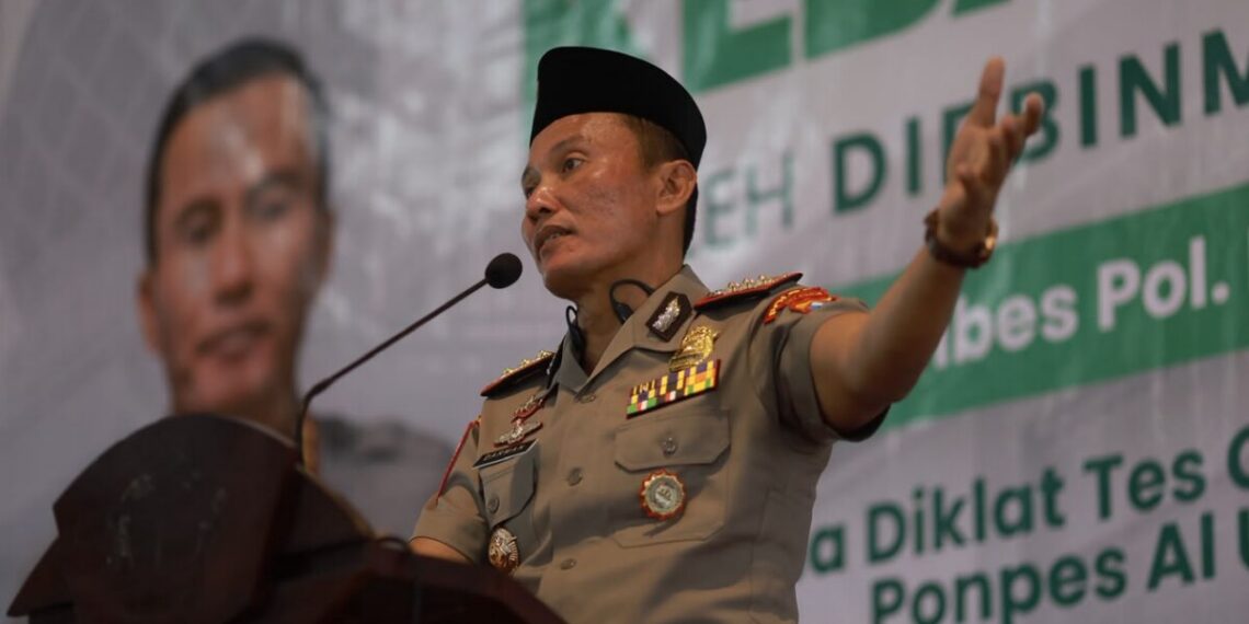 Dirbinmas Polda Jatim Ajak Santri Al Ubaidah Saring Informasi untuk Jaga Persatuan Bangsa