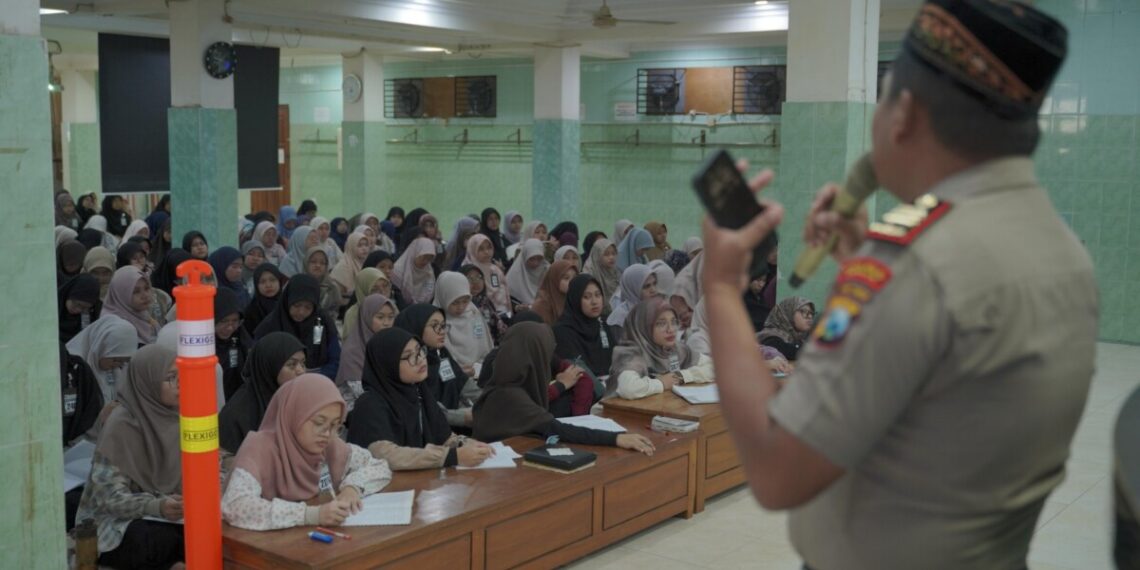 Polres Nganjuk Ajak Santri Ponpes Al Ubaidah Lebih Peduli Masalah Perundungan