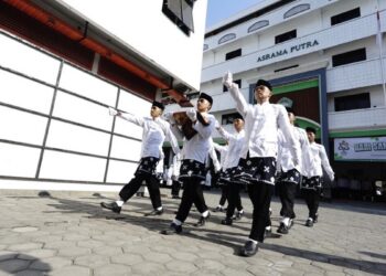 Helat Upacara HSN, Ponpes Al Ubaidah Kobarkan Semangat Santri Mengabdi untuk Negeri